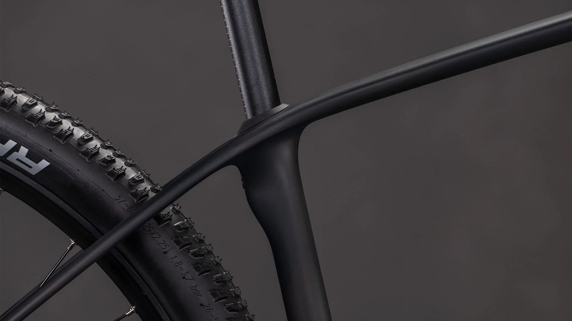 Bicicleta Cube Reaction C:62 Pro Blackline - Image 4