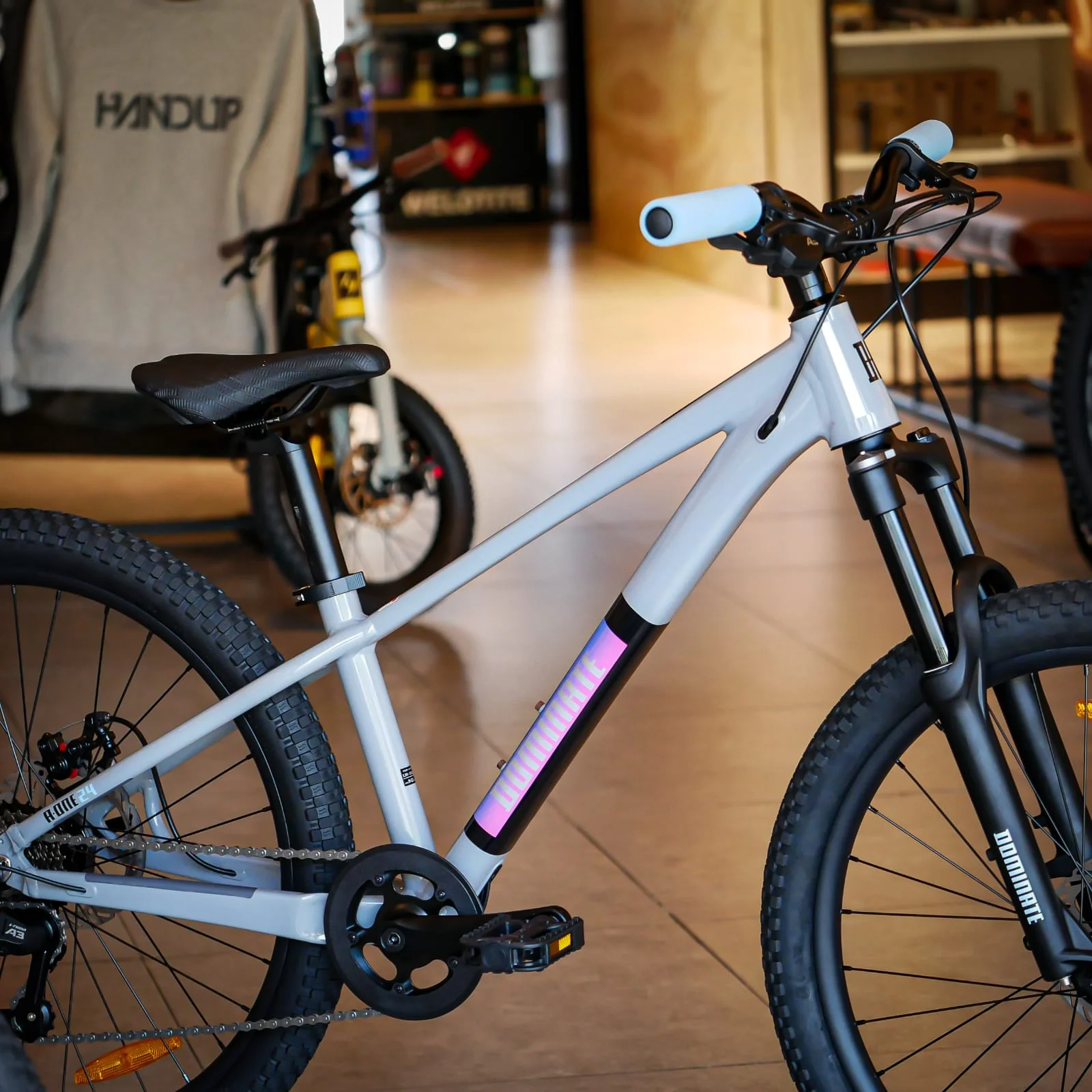 Bicicleta MTB Dominate Kids Aro 24" Grey - Image 3