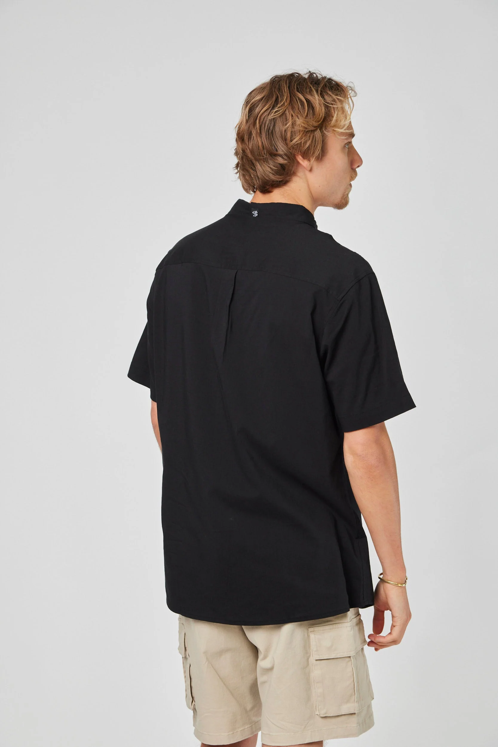 Camisa Solid Negra - Image 7