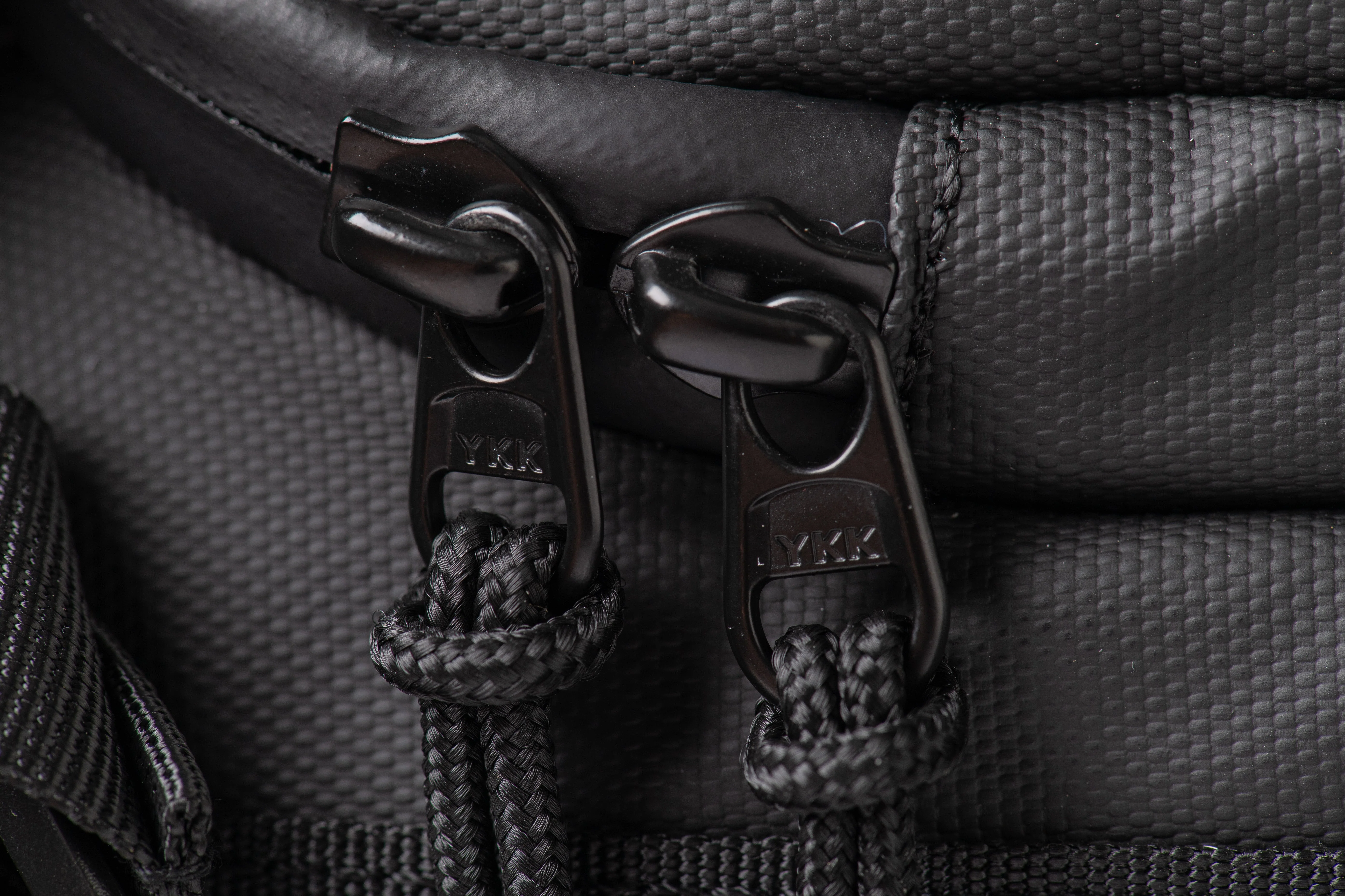 Bolso Duffel 40L Carbon Black - Image 10