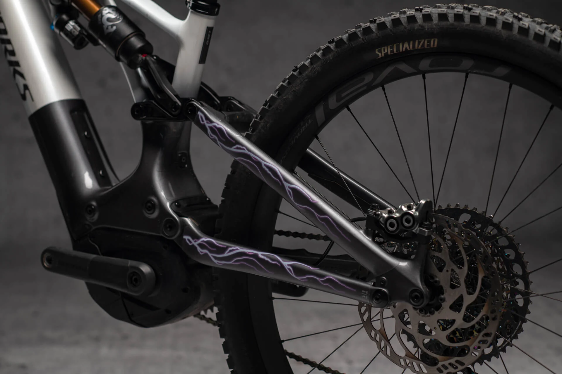 Dyedbro Protector Cuadro Bicicleta Pro Full E-Bike Lightning Rosado - Image 3