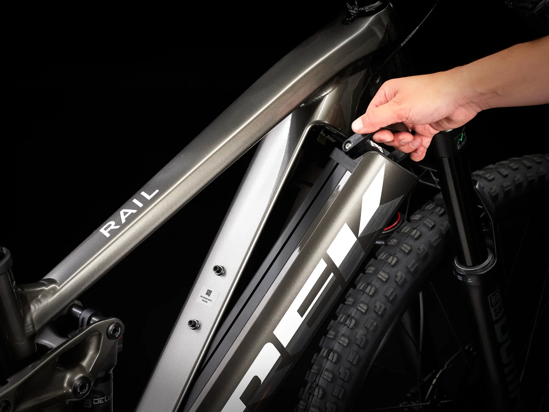 E-Bike MTB Trek Rail 7 Gris Negro 2da Gen - Image 5