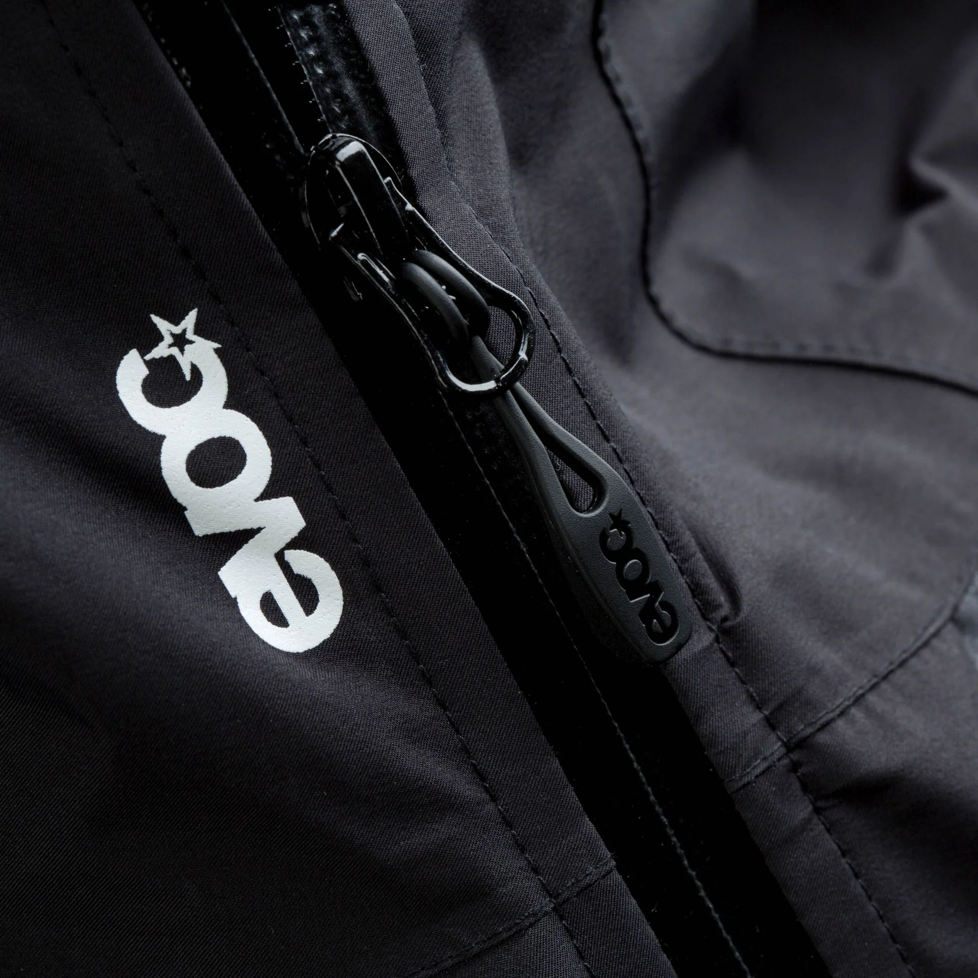 Evoc Corta Viento Black - Image 4