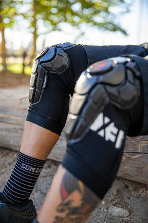 G-Form Pro-X3 Knee Black-Black - Image 3