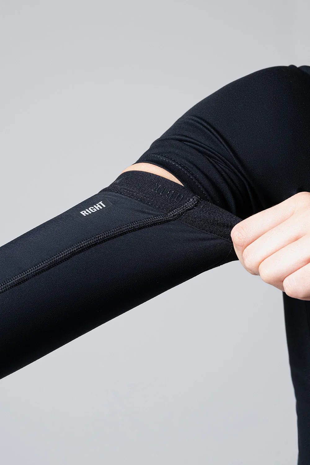 Gobik Manguitos Ligeros Termicos Haru 2.0 Unisex Pitch Black - Image 4