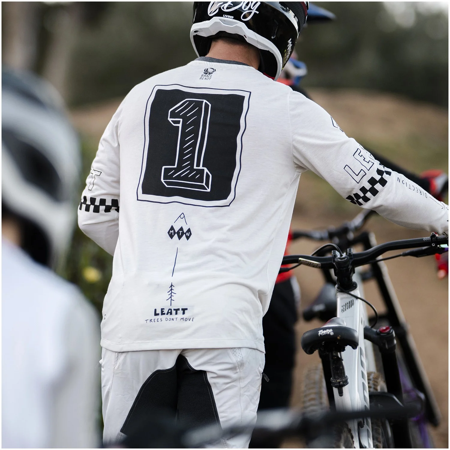 Jersey Leatt MTB Manga Larga Gravity 3.0 Crema - Image 4