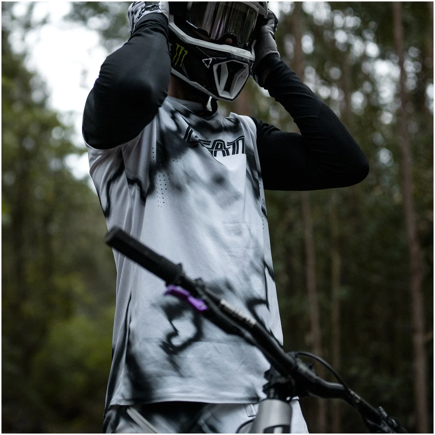 Jersey Leatt MTB Manga Larga Gravity 8.0 Heatmap Blanco - Image 19