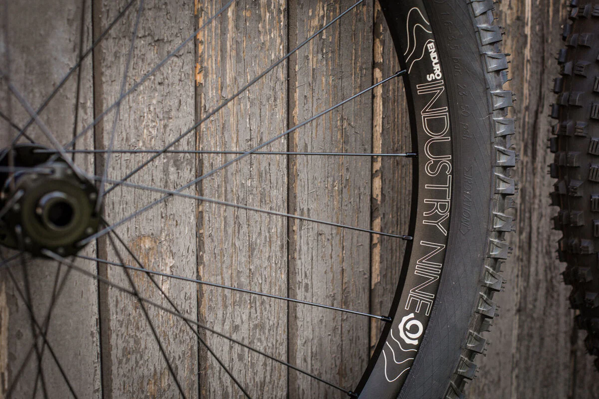 Llanta Enduro-S 27.5 28H (Industry Nine) - Image 4