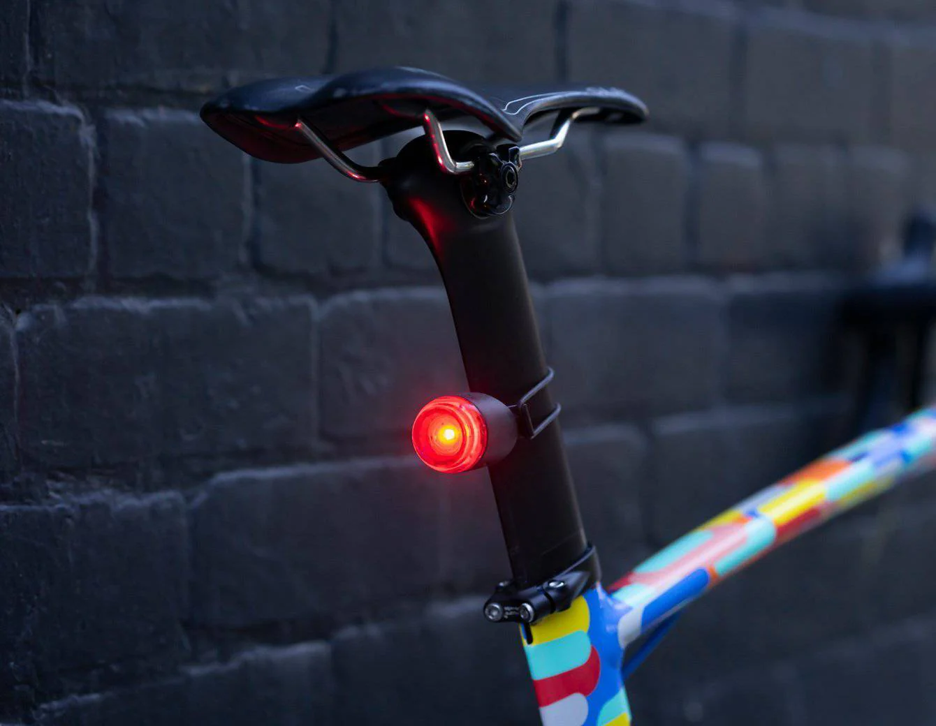 Luces Delantera Y Trasera Para Bicicleta Plug Twin Pack Black Knog - Image 3