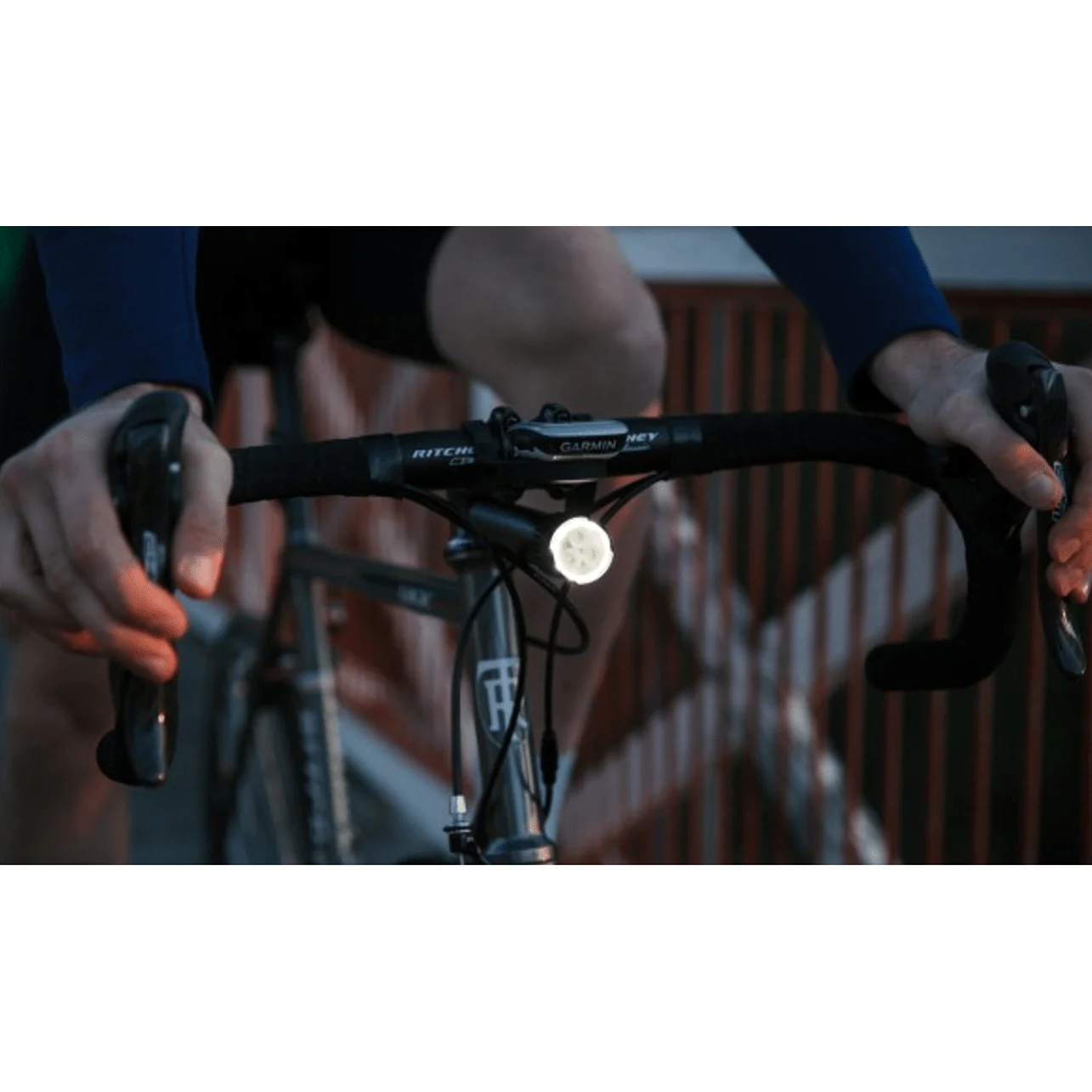 Luz Delantera Para Bicicleta PWR Trail 1000L//Knog - Image 3