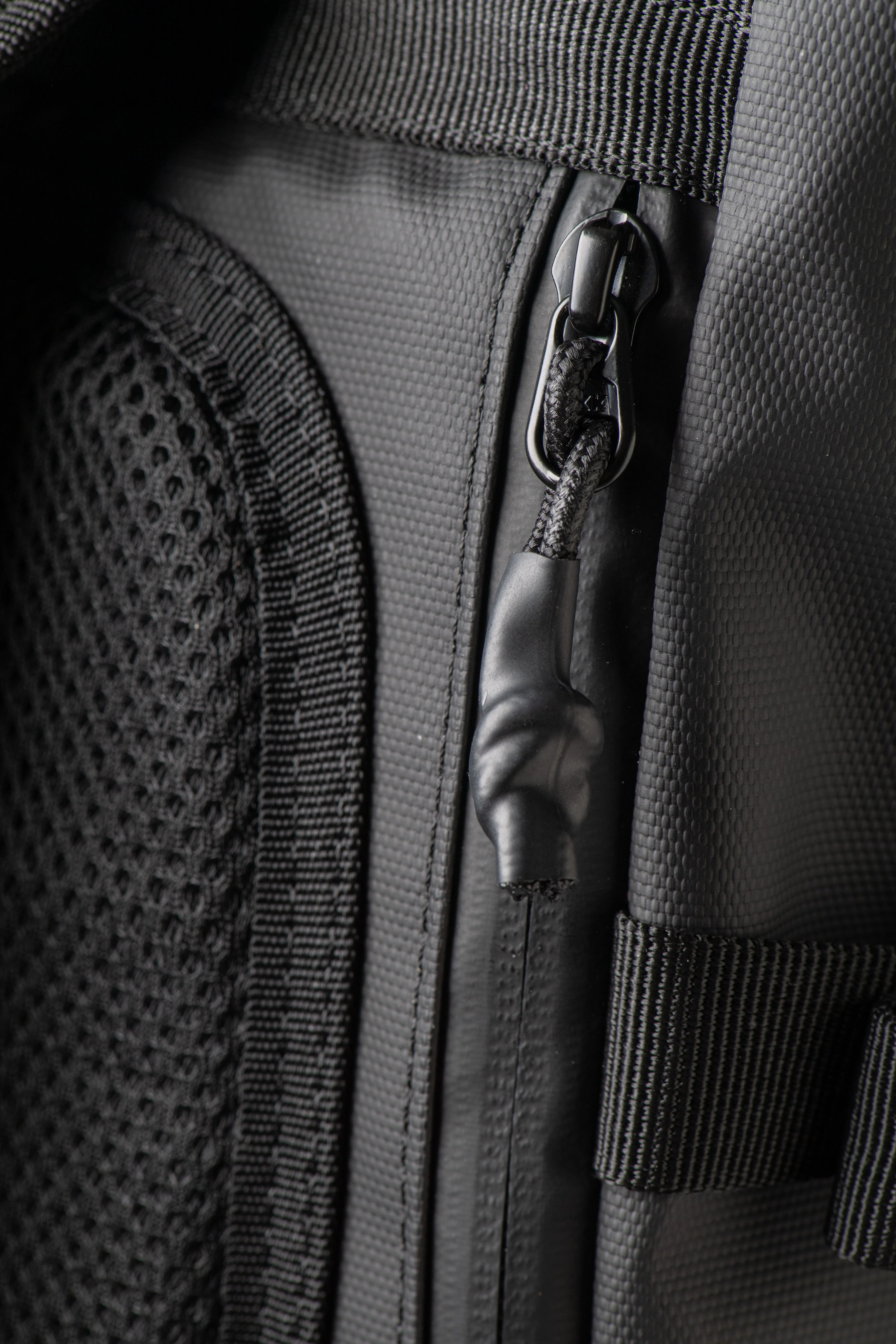 Mochila Roll On Top Carbon Black - Image 10