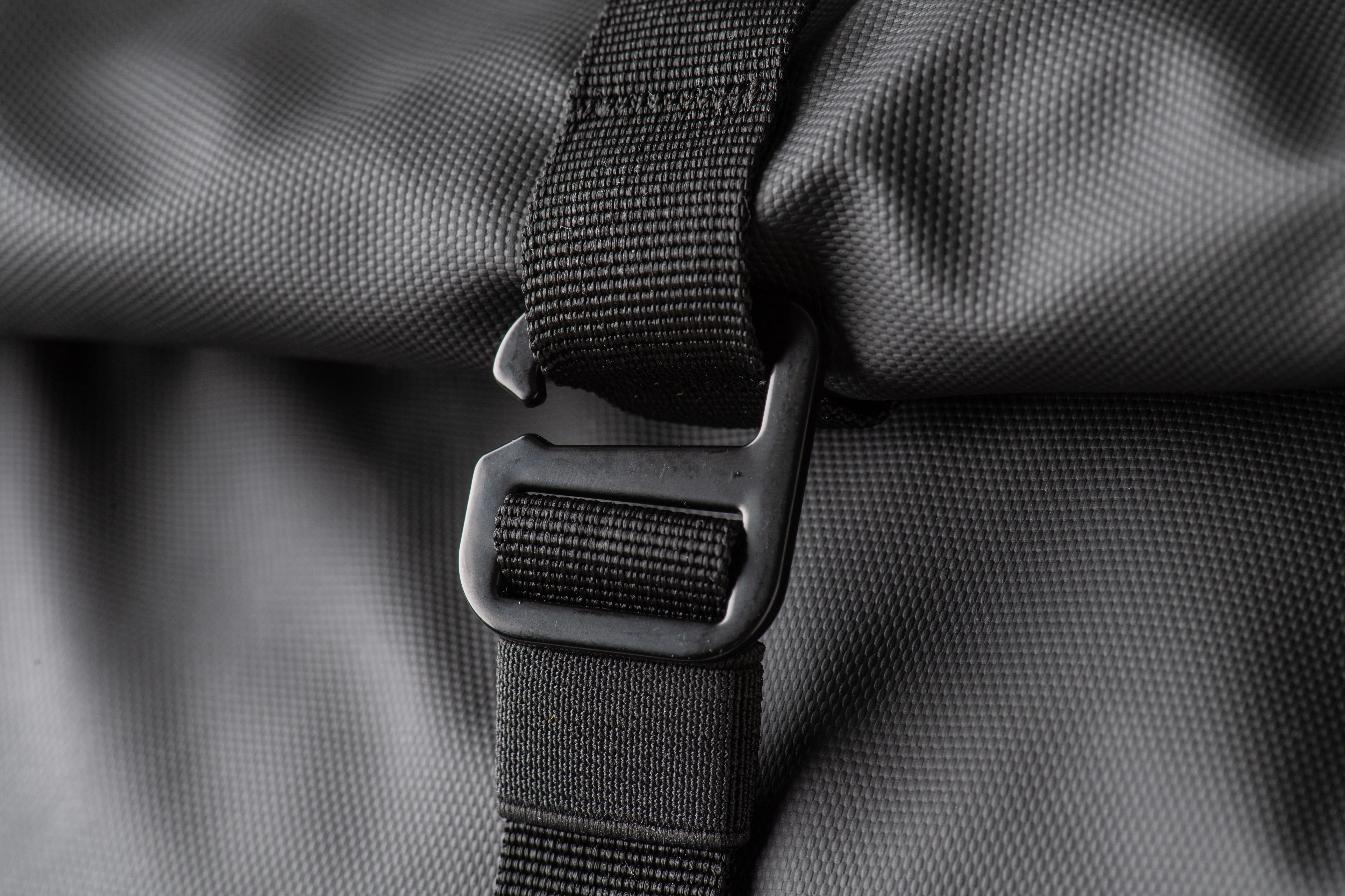 Mochila Roll On Top Carbon Black - Image 11
