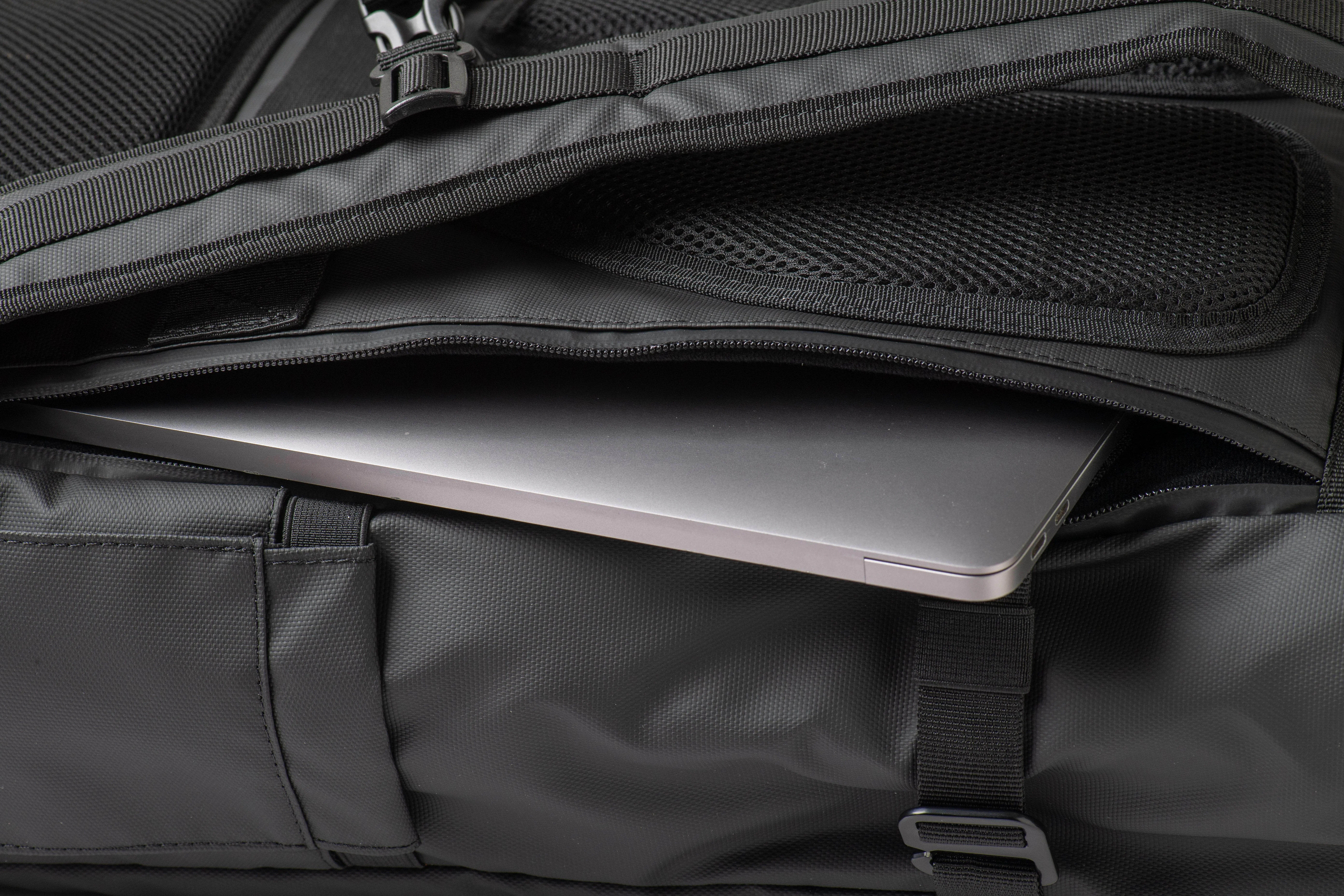 Mochila Roll On Top Carbon Black - Image 8
