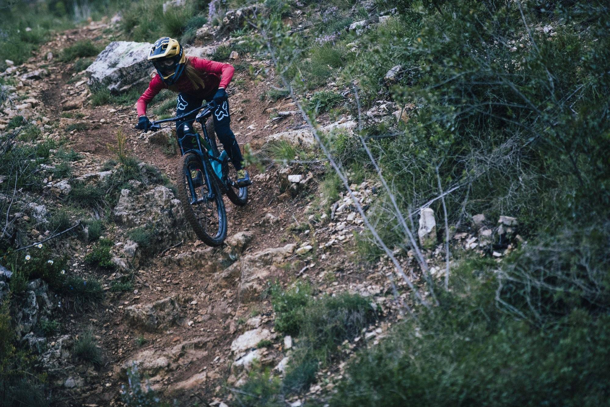 Polera Bicicleta Mujer Ranger Drirelease 3/4 Rojo Fox Racing. - Image 3